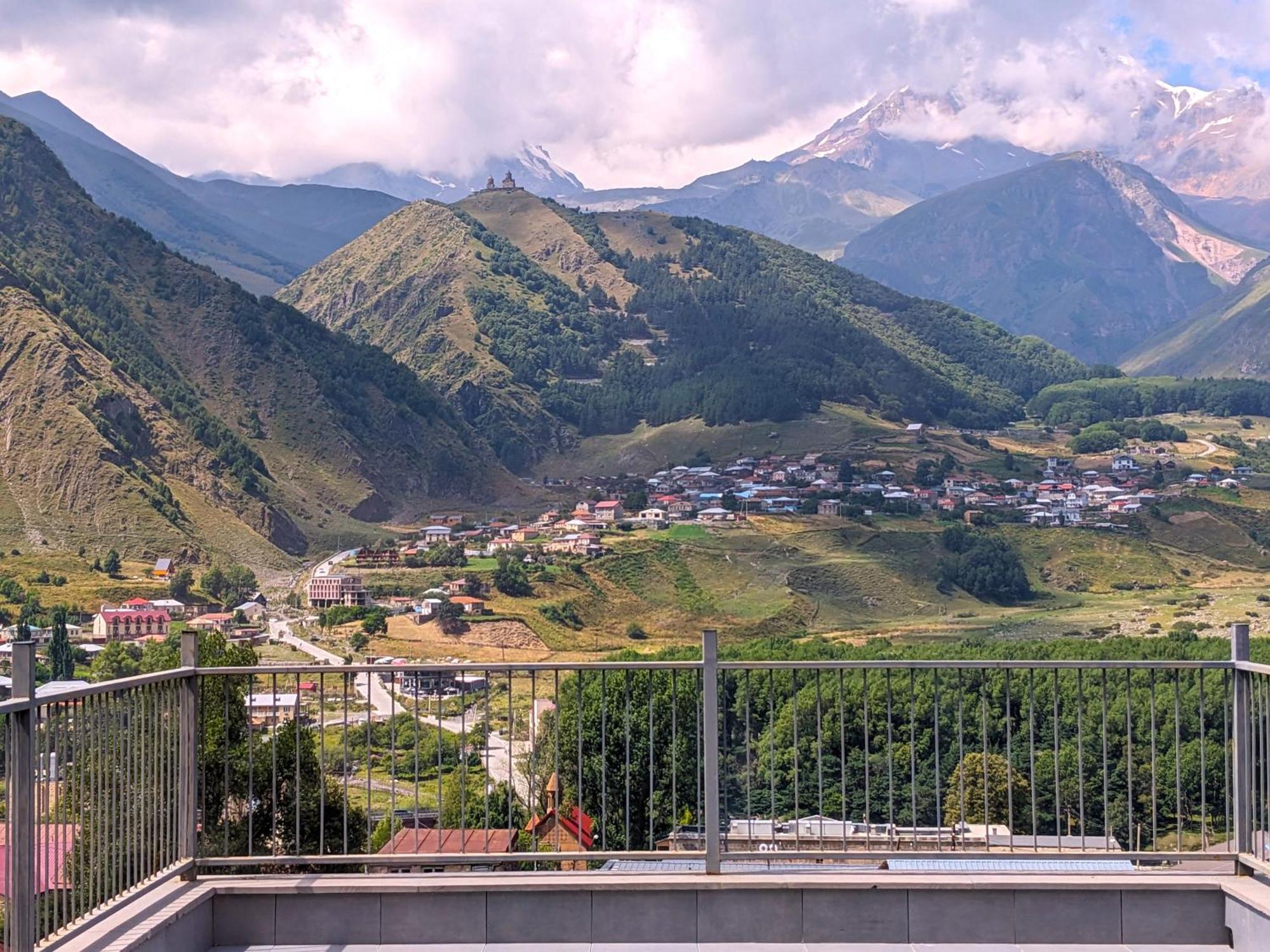 Milky Way Hotel Kazbegi Eksteriør billede